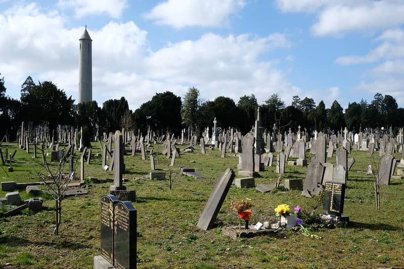 Glasnevin-Cemetery-and-Museum-With-Graves-and-The-tower-Credit-Simon_Flickr